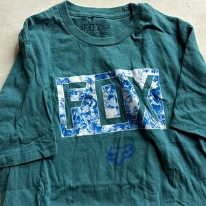 Fox boys tshirt. In good condition. Size small. Teal with blue & white logo.